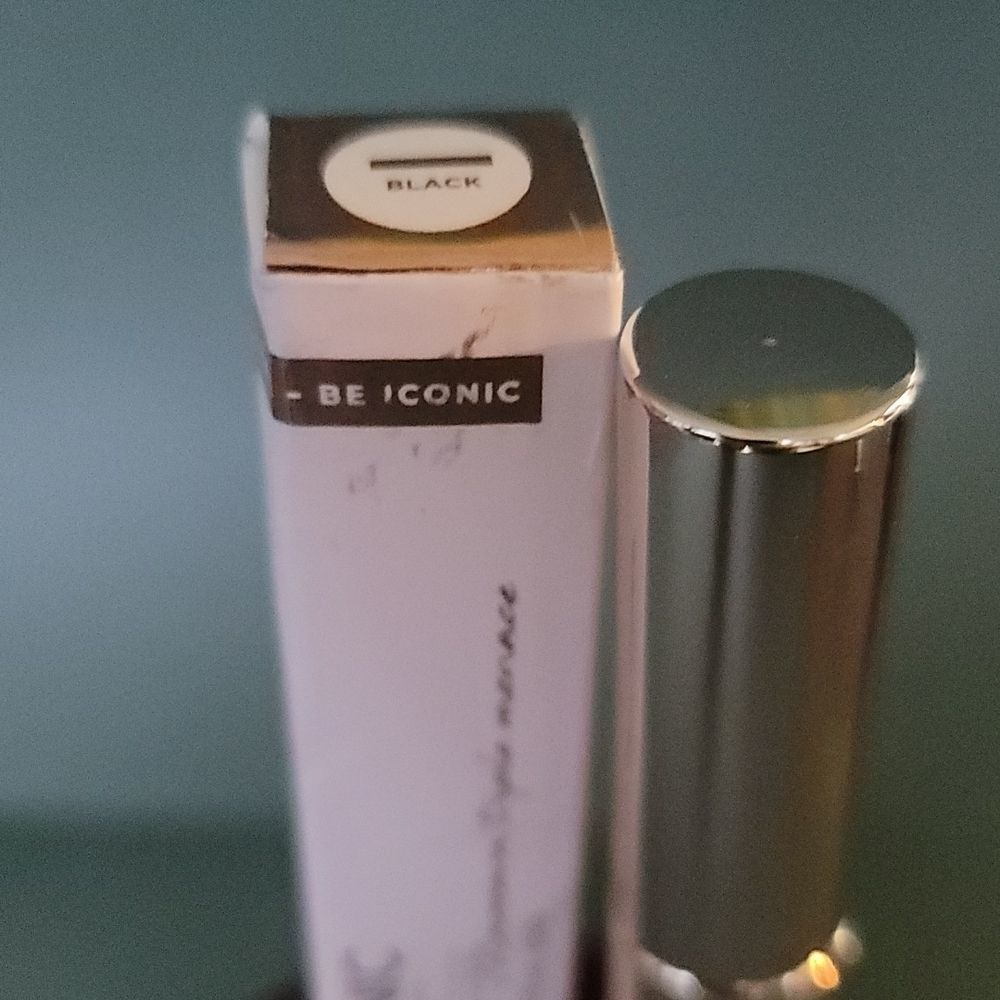 Iconic London Triple Threat Mascara - Picture 4 of 9